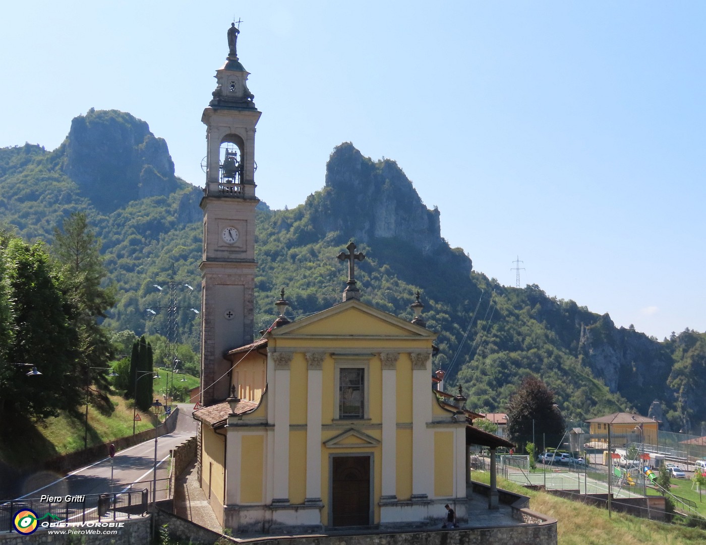 55 Chiesa dell'Invenzione della Santa Croce con Corna Maria e Pedezzina.JPG